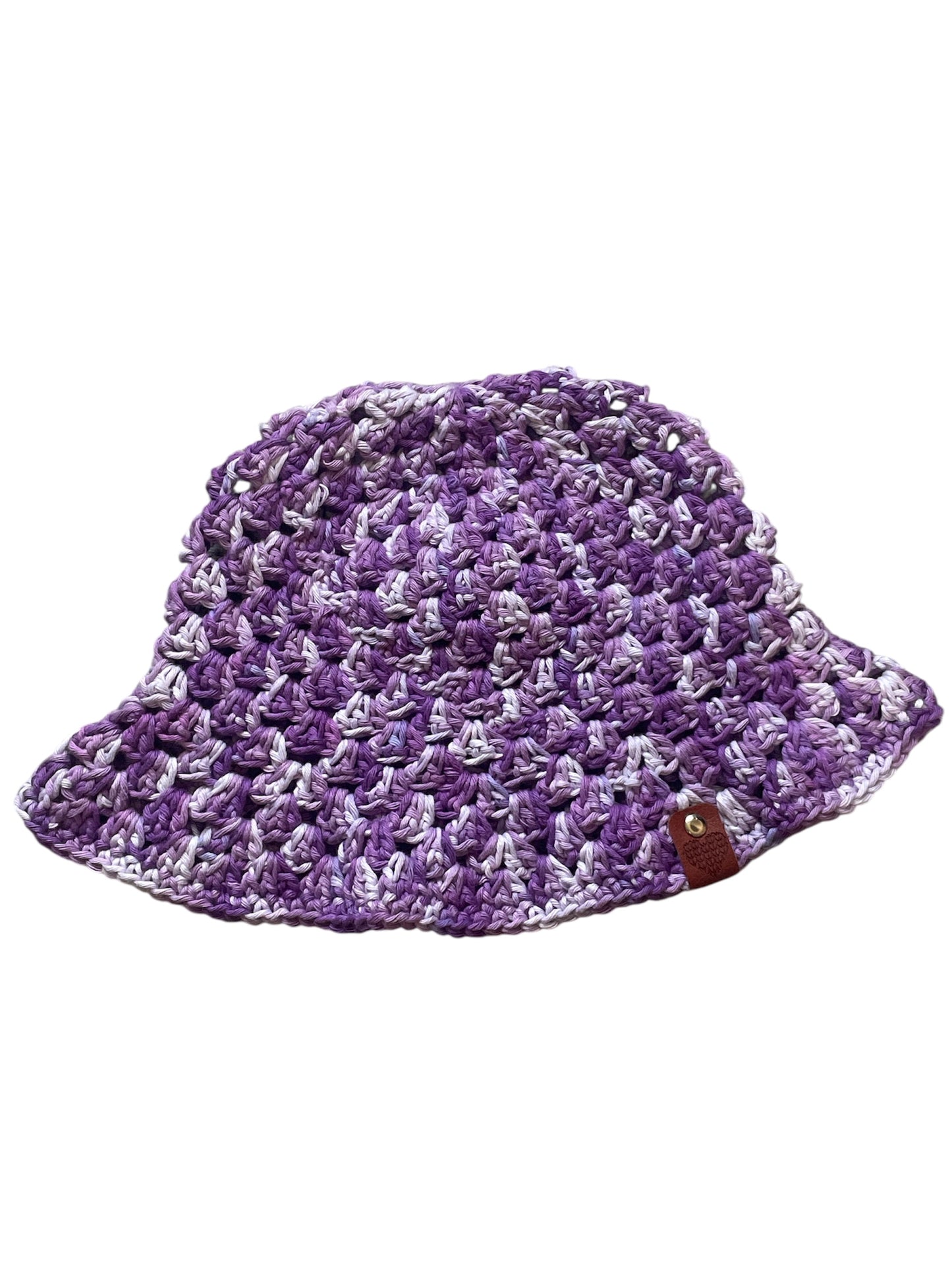 Violetti virkattu kesähattu