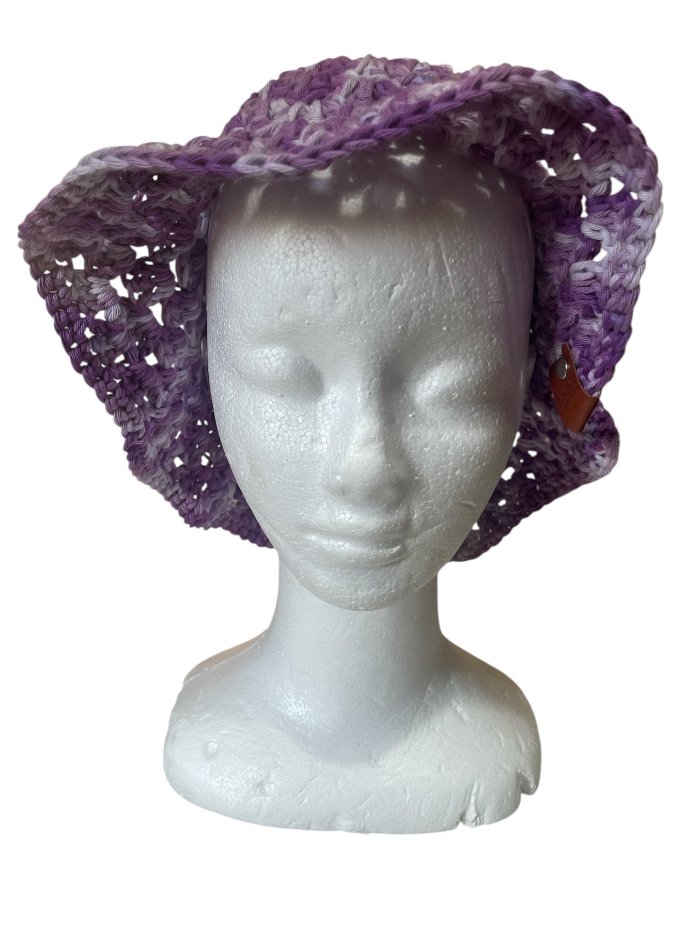 Violetti virkattu kesähattu