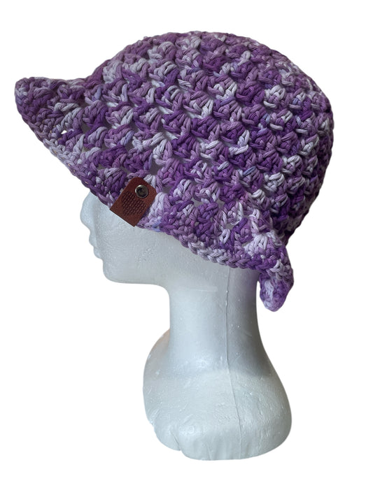Violetti virkattu kesähattu